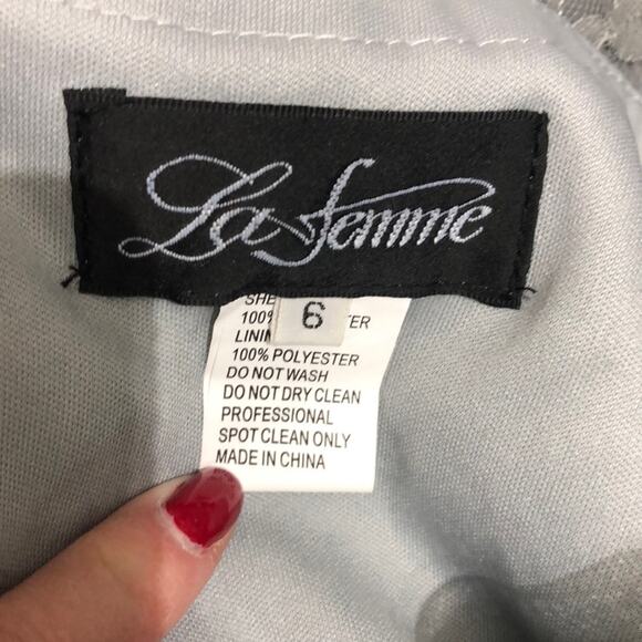 La Femme Platinum Portrait Neckline Lace Embellished Trumpet Gown 6 Style 27972 - Picture 9 of 10